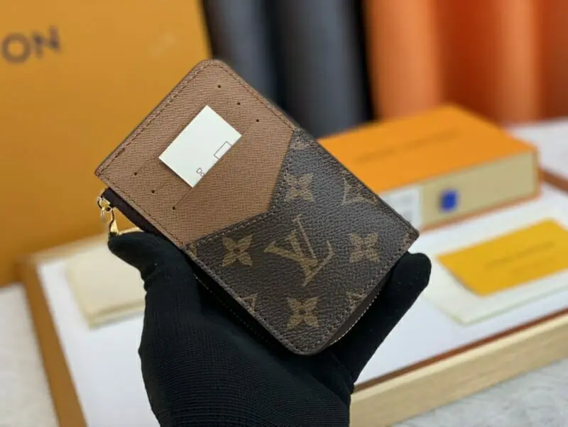 louis vuitton lv card case in brown pour femme s_11b210a1